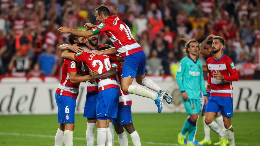 Jogadores do Granada comemoram após gol contra o Barcelona pelo Campeonato Espanhol  - Fermin Rodriguez/NurPhoto/Getty Images