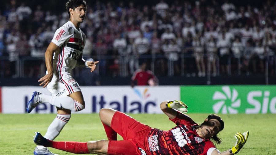 Cássio defende finalização de Alexandre Pato durante clássico entre São Paulo e Corinthians no Paulistão 2020 - Daniel Vorley/AGIF