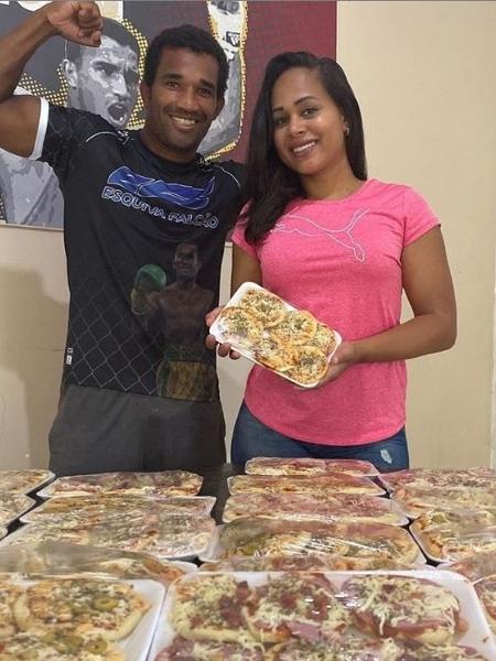 Esquiva Falcão e a mulher vendem pizza no Espírito Santo - Reprodução