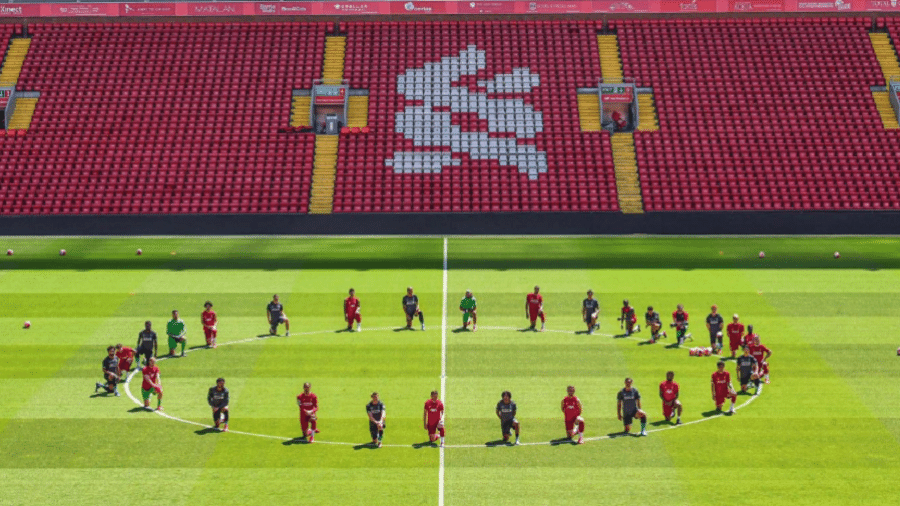 Jogadores do Liverpool se manifestam contra racismo durante treinamento - Reprodução