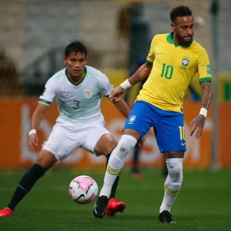 Neymar disputa jogada com Jesus Sagredo em Brasil x Bolívia - Miguel Schincariol
