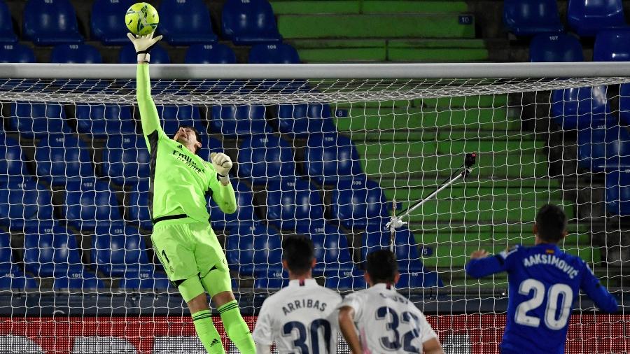 Courtois fez grandes defesas na partida entre Getafe x Real Madrid - PIERRE-PHILIPPE MARCOU/AFP