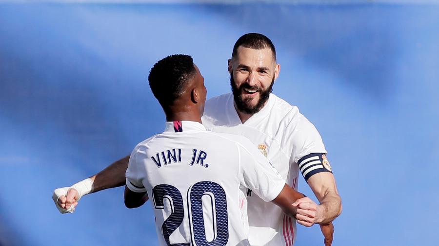 Benzema comemora gol com Vinicius Jr - Getty Images