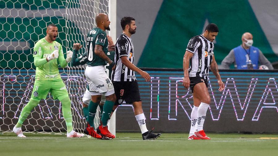 Hulk lamenta pênalti perdido no duelo entre Atlético-MG e Palmeiras no Allianz Parque - Fernando Bizerra - Pool/Getty Images