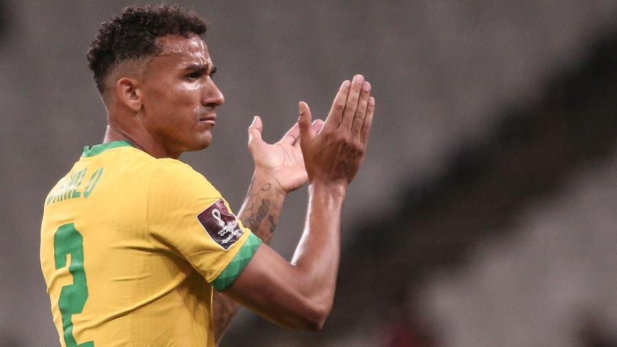 Danilo durante partida da seleção brasileira contra a Colômbia; ele superou mil minutos jogados nas Eliminatórias - Ettore Chiereguini/AGIF