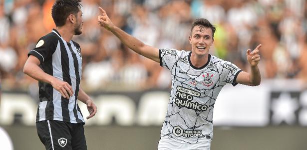  Lucas Piton comemora seu gol na partida contra o Botafogo 