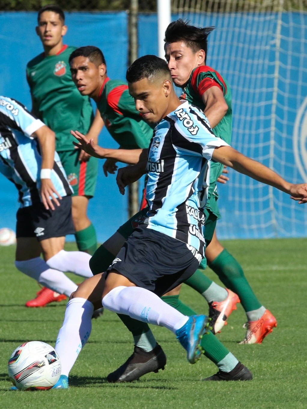 Joia paraguaia do Grêmio pode ganhar chance no time principal