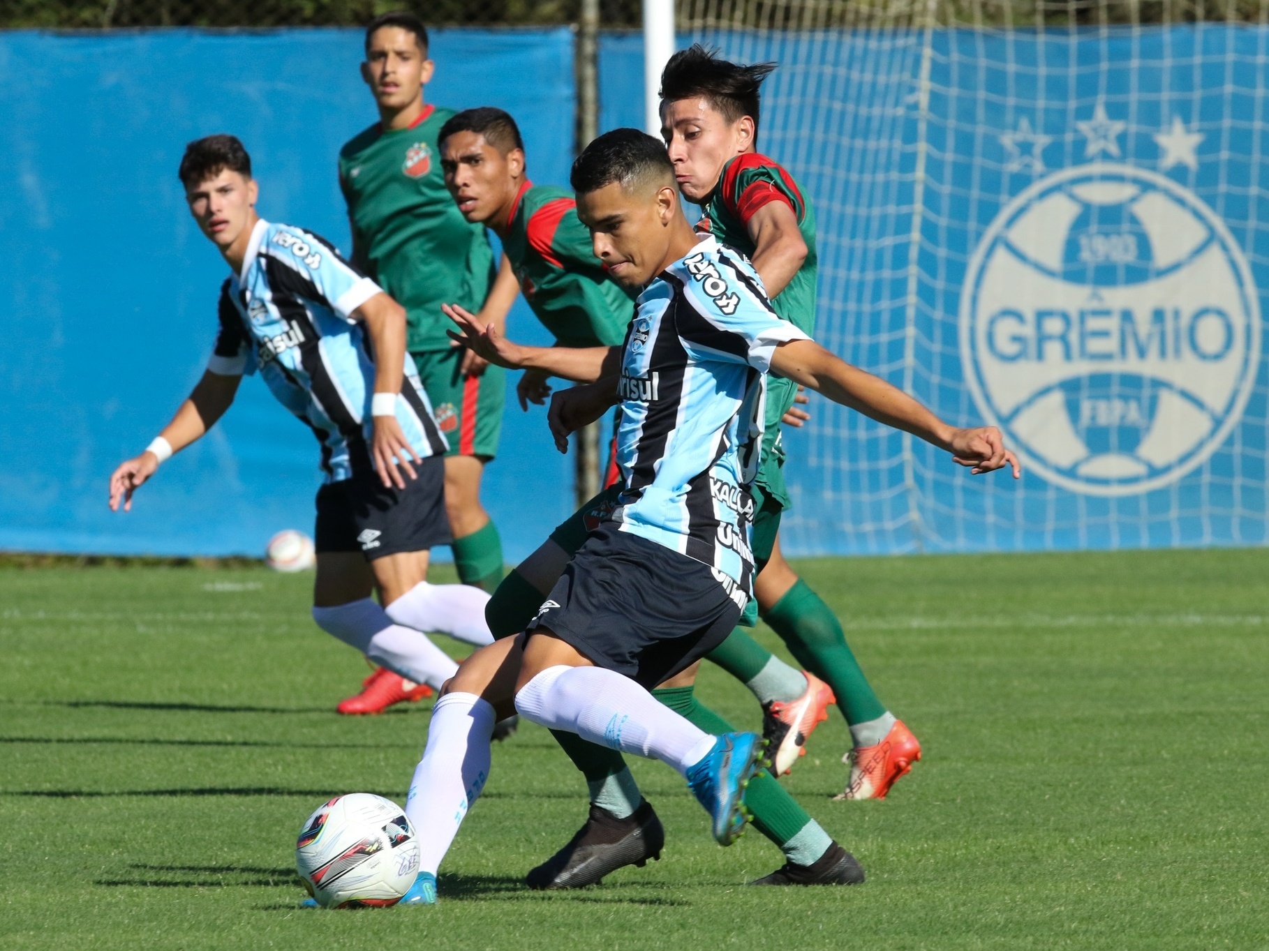 Joia da base Wesley de 18 anos destruiu a zaga do grêmio sub 20 #futeb