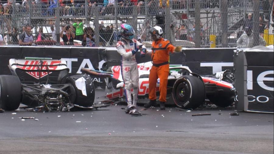 Carro de Mick Schumacher partido ao meio após acidente no GP de Mônaco  - Reprodução/F1TV