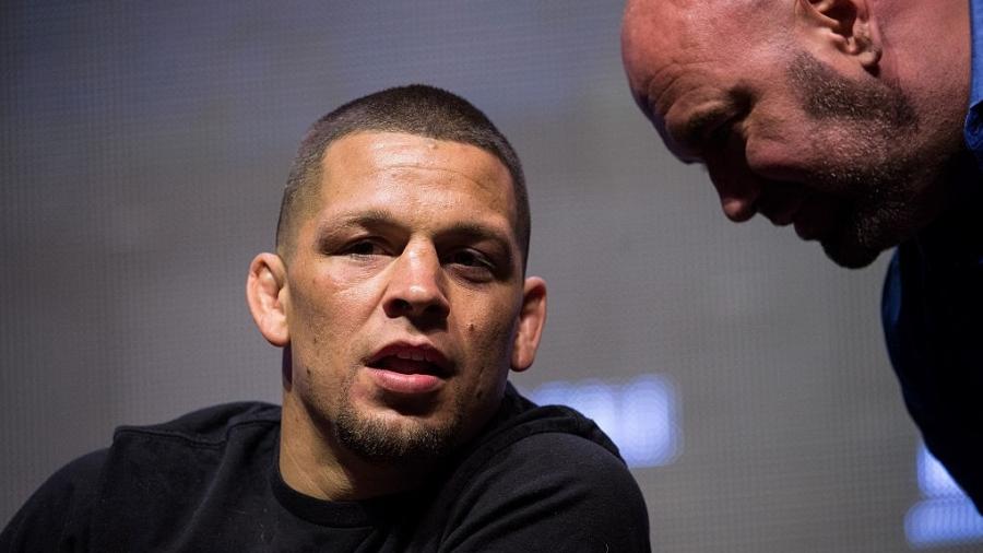 O lutador Nate Diaz conversa com Dana White, presidente do UFC - Brandon Magnus/Getty