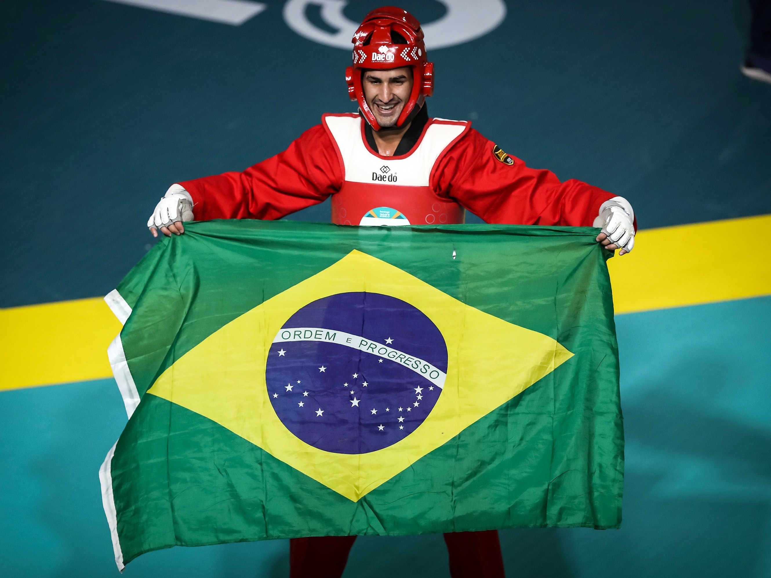 Lutador brasileiro é suspenso por doping e perde ouro no Pan