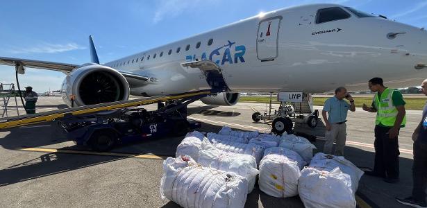 Avião de Leila espera aeroporto de Caxias para transportar doações.
