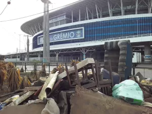 Medo, saques e incerteza: área da Arena do Grêmio sofre efeitos da enchente