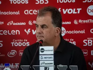 Presidente do Vitória detona o Corinthians: 'Contrata sem pagar ninguém'