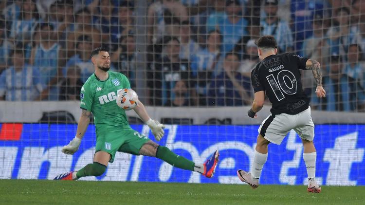 Garro parou em Arias durante Racing x Corinthians, jogo da Sul-Americana