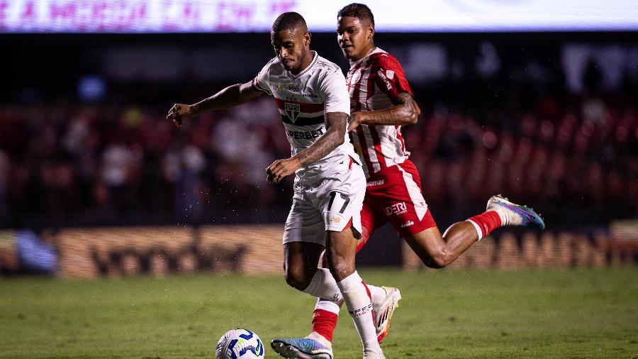 André Silva em ação durante jogo entre São Paulo e Náutico na Copa do Brasil André Silva em ação durante jogo entre São Paulo e Náutico na Copa do Brasil