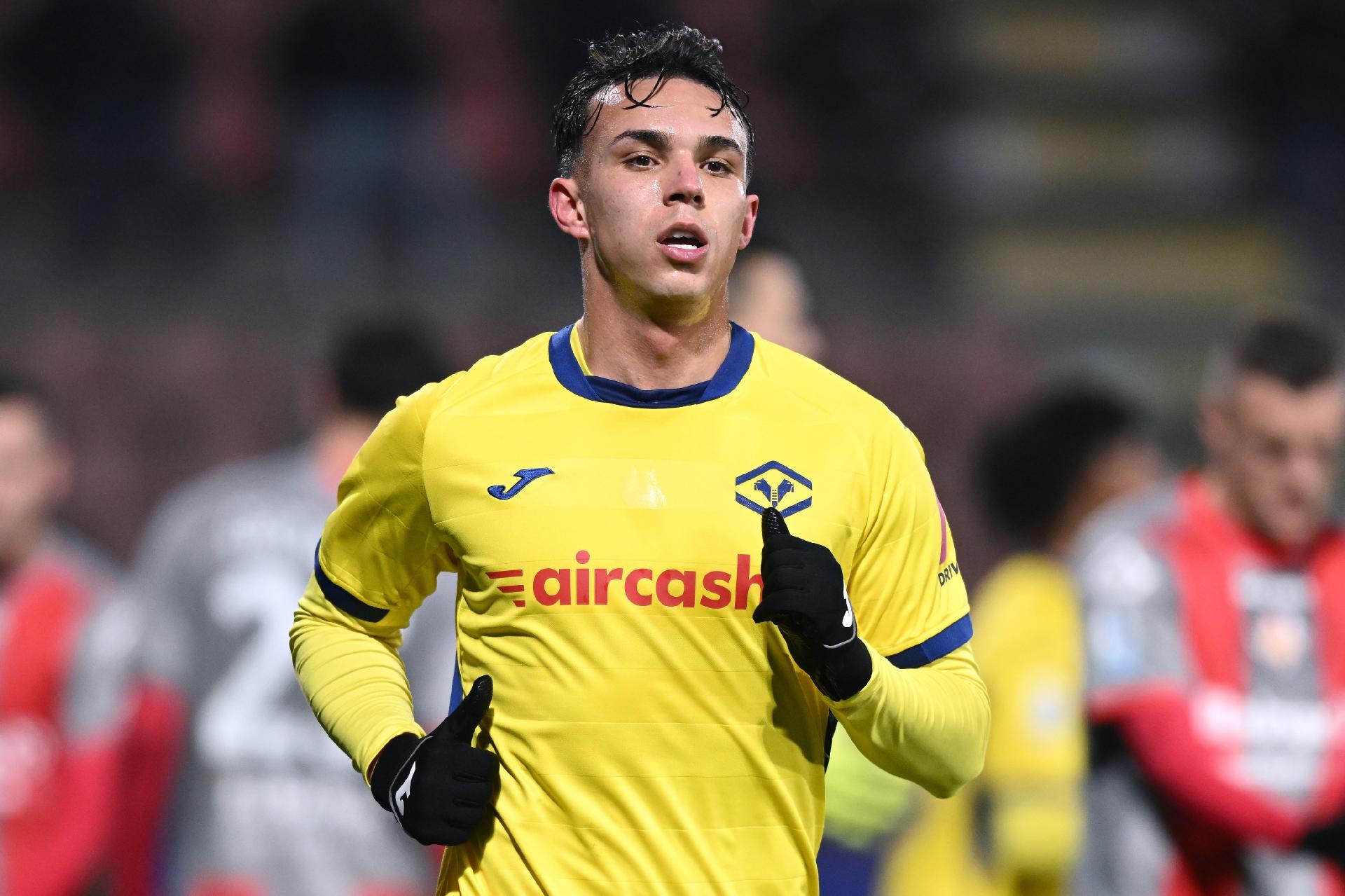 Giovane em ação durante jogo do Hellas Verona pelo Campeonato Italiano - undefined