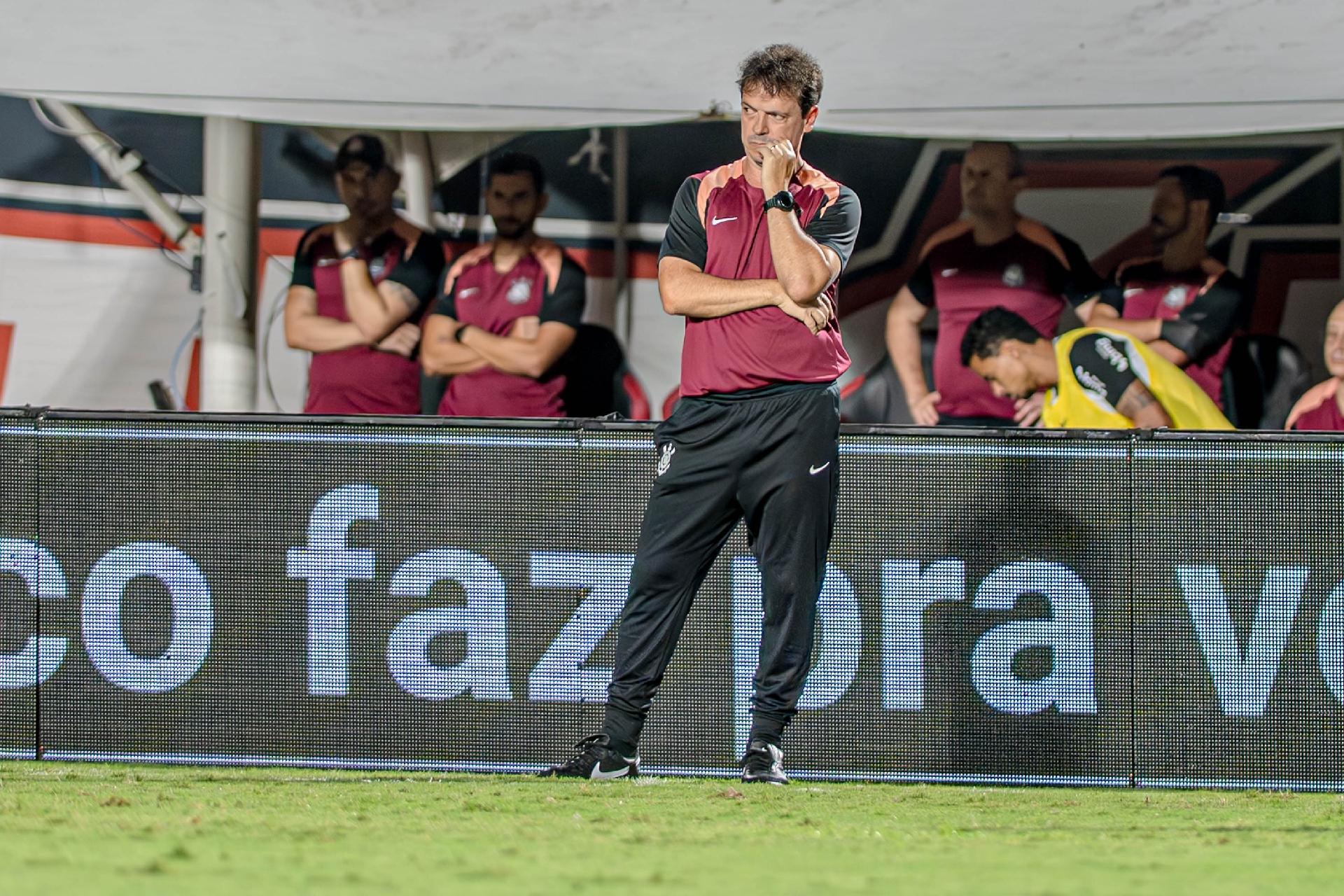 Fernando Diniz, técnico do Corinthians, durante partida contra o Vitória, pelo Brasileirão - undefined