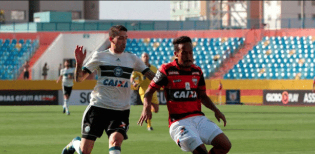 Coxa de Rildo, suspenso para domingo, tropeçou no lanterna Atlético-GO - Divulgação