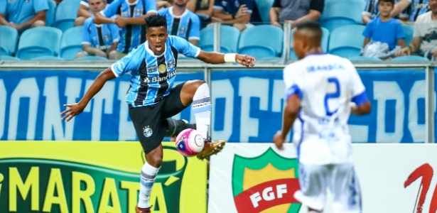 Cortez domina bola em jogo do Grêmio contra o Cruzeiro pelo Campeonato Gaúcho 2018 - Lucas Uebel/Grêmio FBPA