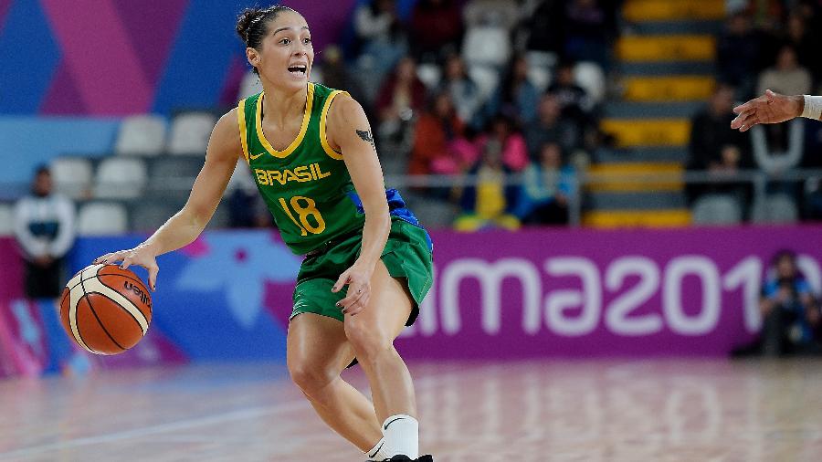 Débora jogando pelo Brasil contra o Canadá no basquete feminino do Pan - Alexandre Loureiro/COB