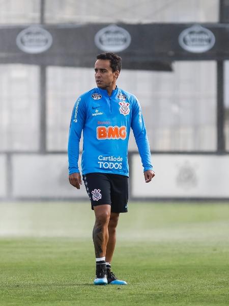 Jadson, meia do Corinthians, durante treino no CT Joaquim Grava - Rodrigo Gazzanel/Agência Corinthians