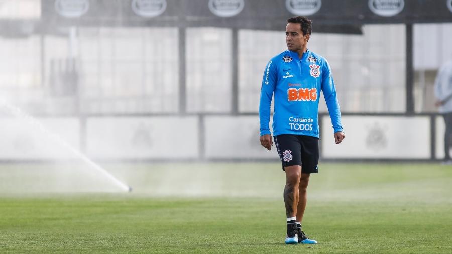Jadson durante treino do Corinthians no CT Joaquim Grava; meia interessa ao Coritiba - Rodrigo Gazzanel/Agência Corinthians