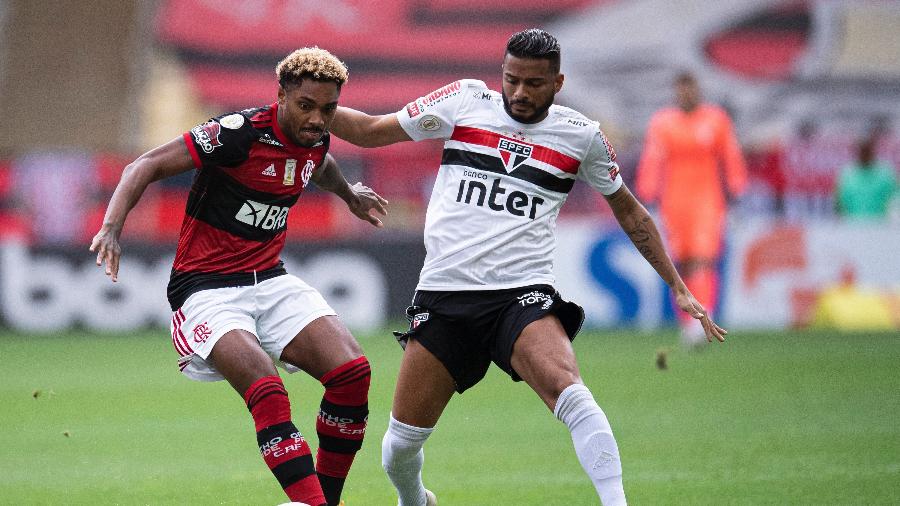 Lance do duelo entre Flamengo e São Paulo, pelo Brasileirão, no Maracanã - Jorge Rodrigues/AGIF