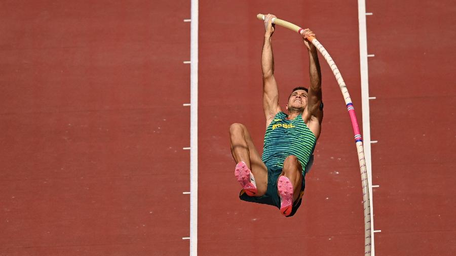 Thiago Braz está na final do salto com vara e tenta conquistar a segunda medalha olímpica - Ina Fassbender/AFP