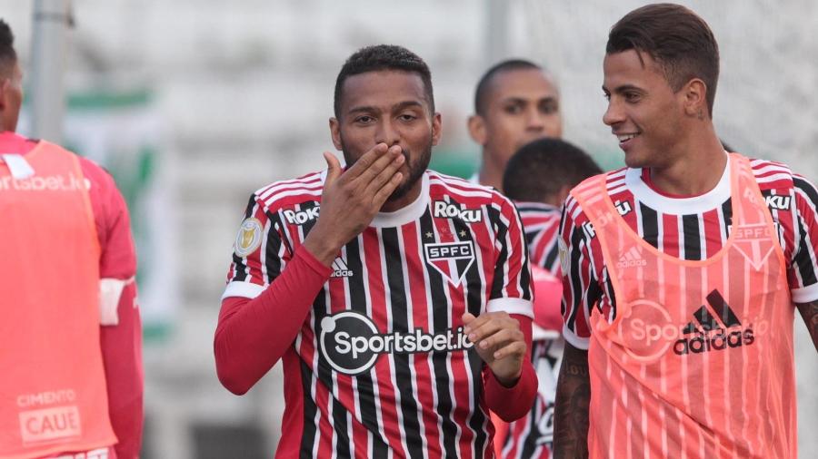 Reinaldo minimiza reserva contra o Palmeiras: 