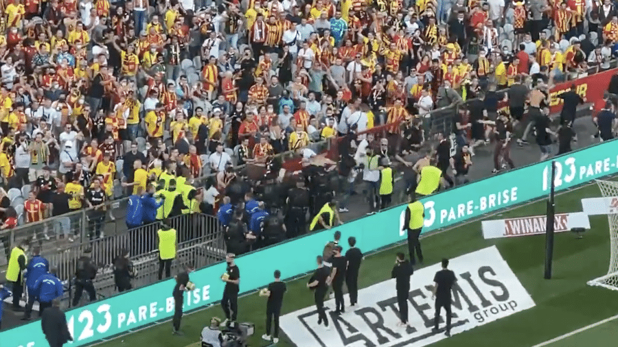 Confusão envolvendo torcia do Lens e do Lille - Reprodução/Redes Sociais