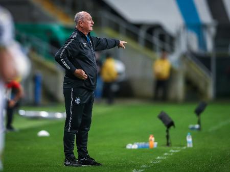 Felipão elogia atuações da equipe, mas diz faltar algo