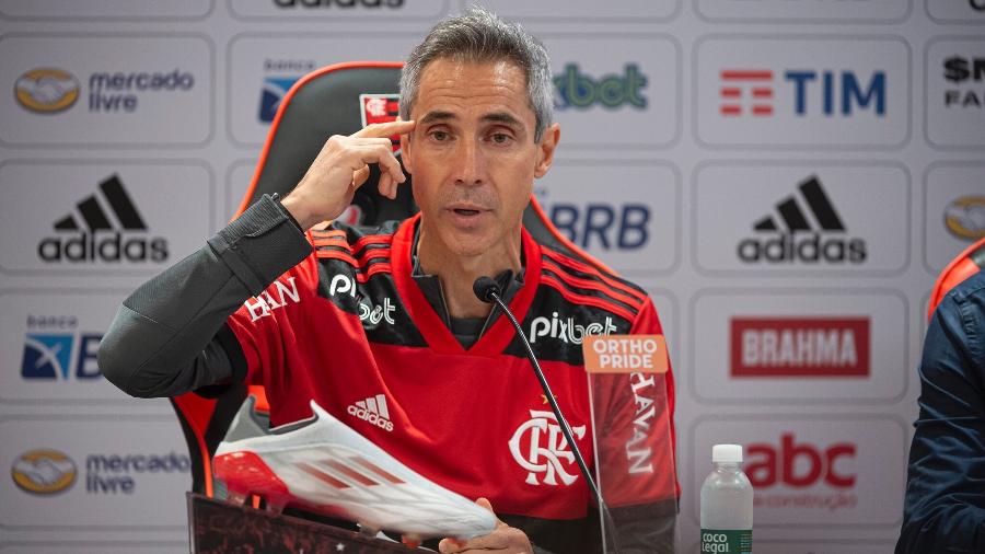 Flamengo prioriza alto nível e enxuga elenco antes de ir ao mercado