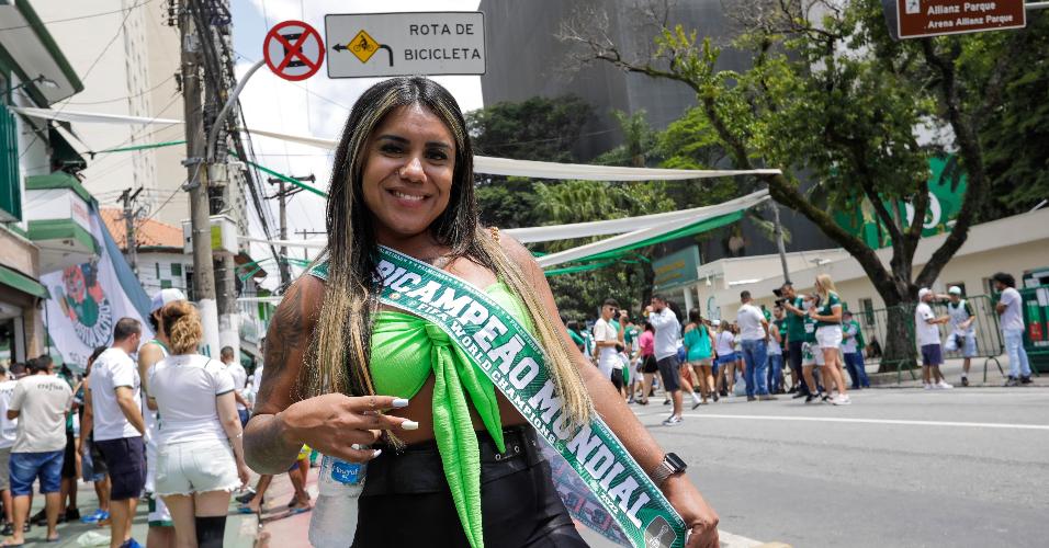 Torcedores do Palmeiras lotam os arredores do Allianz Parque para assistirem à final do Mundial