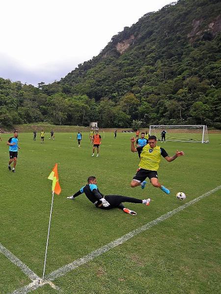 Atletas do Botafogo em treino realizado no Espaço Lonier - Vitor Silva/Botafogo
