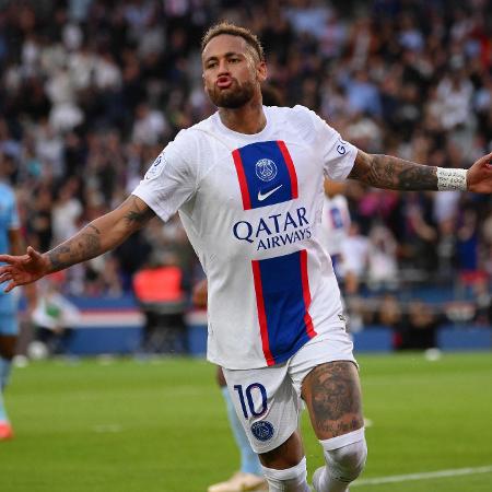 Neymar comemora seu gol no duelo entre PSG e Troyes - Anne-Christine POUJOULAT / AFP