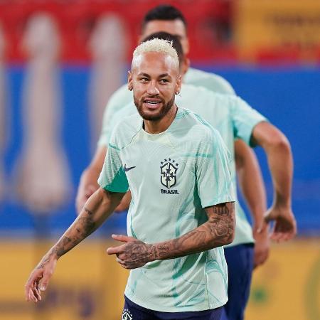 Neymar em treino da seleção brasileira