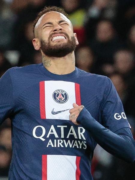 Neymar se lamenta durante PSG x Angers, jogo do Campeonato Francês - Geoffroy VAN DER HASSELT / AFP