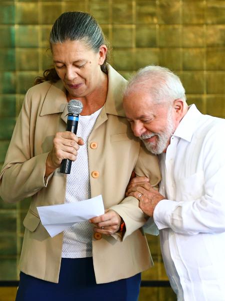 Ministra Ana Moser é abraçada pelo presidente Lula