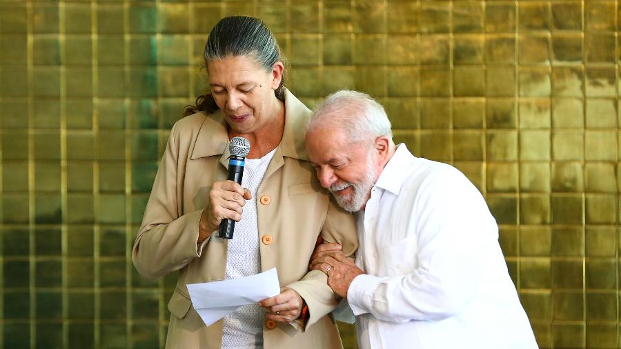 Ministra Ana Moser é abraçada pelo presidente Lula