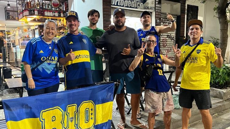 Brasileira Lilian (esq.), de Niterói (RJ), é torcedora do Boca: seus avós são argentinos e "bosteros"