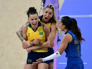 Brasil vence Turquia com show de Gabi e conquista bronze no vôlei feminino