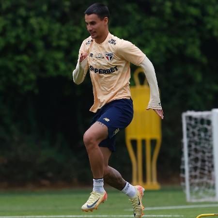 Ferreirinha durante treino do São Paulo no CT da Barra Funda