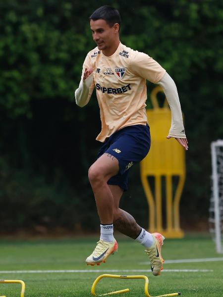 Ferreirinha durante treino do São Paulo no CT da Barra Funda - Rubens Chiri/São Paulo