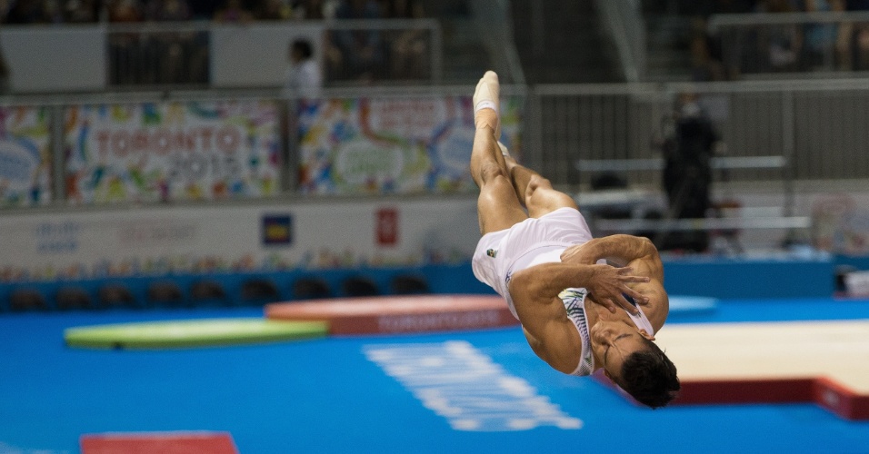 Brasileiro Caio Souza conquistou a medalha de bronze no salto sobre a mesa