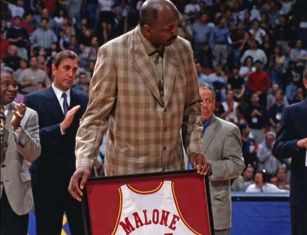 Moses Malone foi ídolo de equipes como 76ers e Rockets na NBA - Houston Rockets/Divulgação