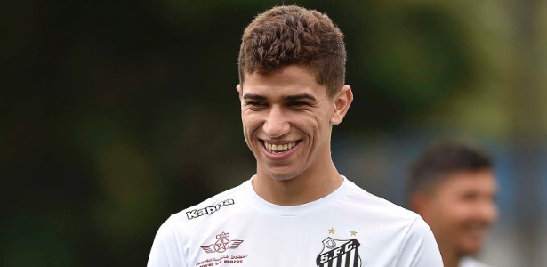 "Ganhamos dos times que estavam em cima e tropeçamos com os de baixo", diz Vitor Bueno - Ivan Storti/ Santos FC