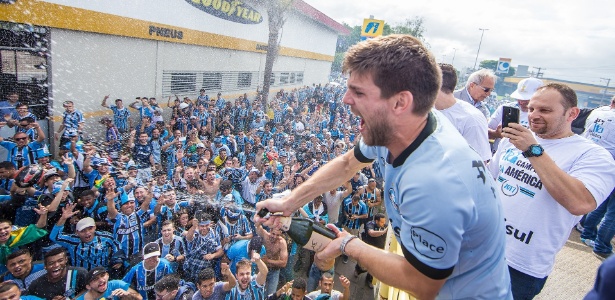 Zagueiro tem 112 jogos pelo Grêmio em dois anos. Estreia foi contra o Atlético-PR - Divulgação/Grêmio