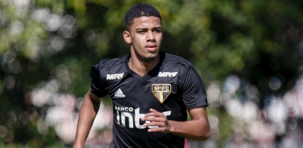 Brenner em ação em treino do São Paulo; jogador pode ter mais chances em 2019
