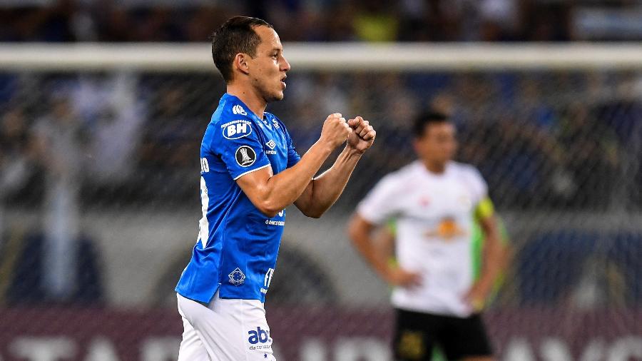 Rodriguinho comemora após marcar pelo Cruzeiro contra o Deportivo Lara - Yuri Edmundo/EFE